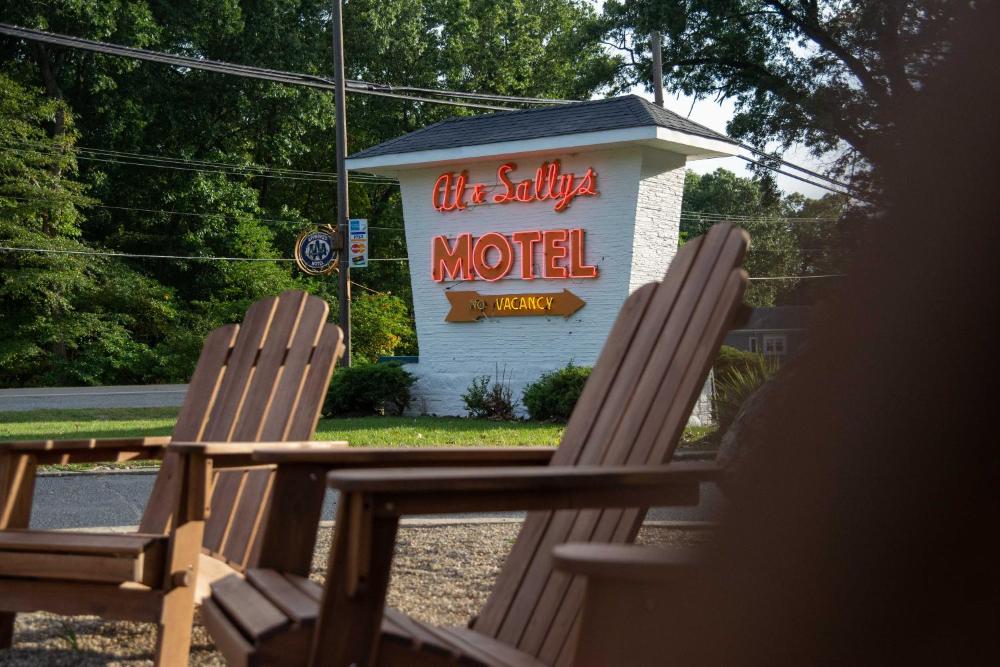 Al & Sally's Motel